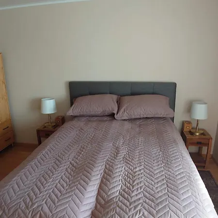 Under Your Eyes Daire *